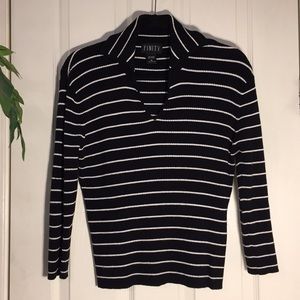 💗  Black and white striped V-neck knit top